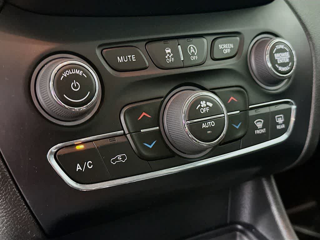 2023 Jeep Cherokee Altitude Lux