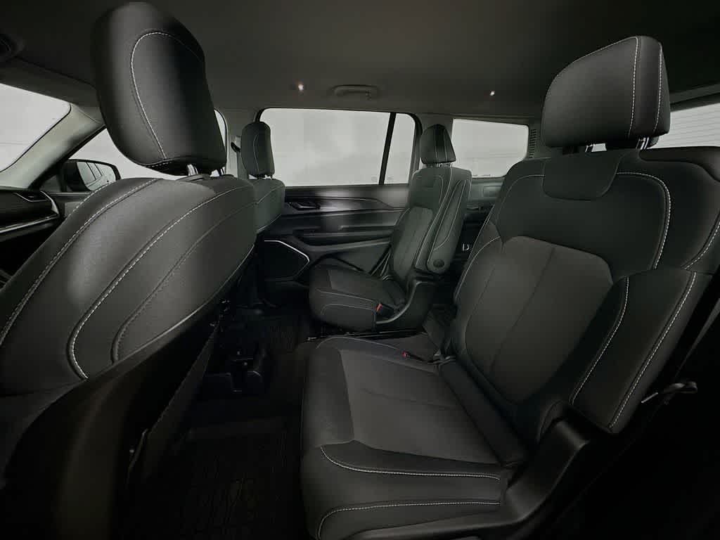 2022 Jeep Grand Cherokee L Laredo