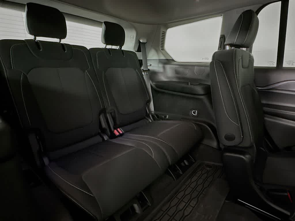 2022 Jeep Grand Cherokee L Laredo