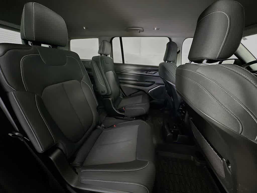 2022 Jeep Grand Cherokee L Laredo