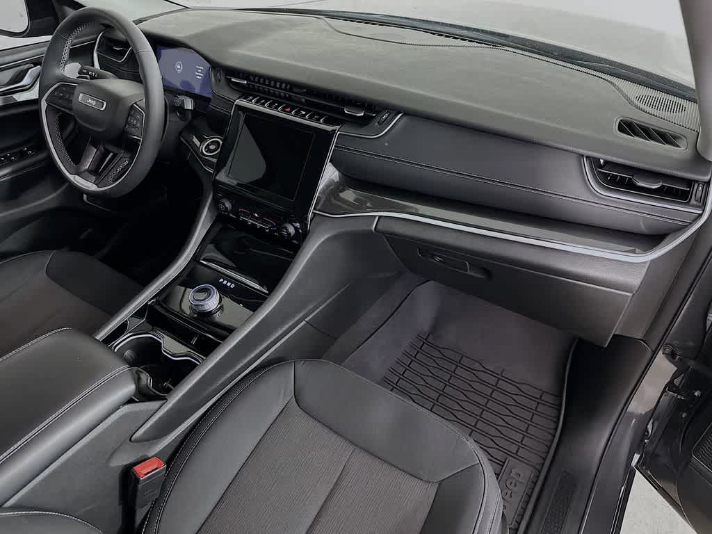 2022 Jeep Grand Cherokee L Laredo