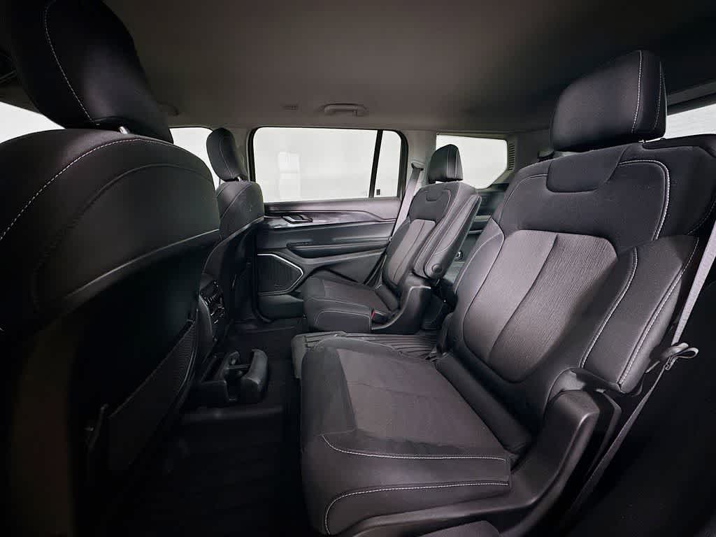 2022 Jeep Grand Cherokee L Laredo