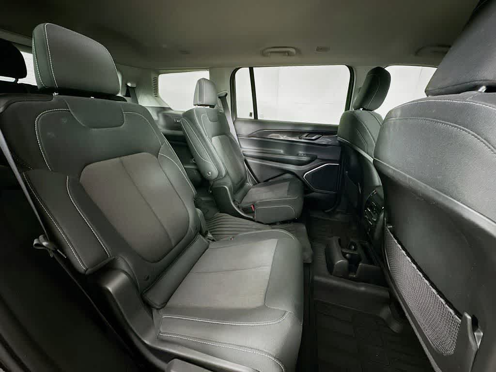 2022 Jeep Grand Cherokee L Laredo