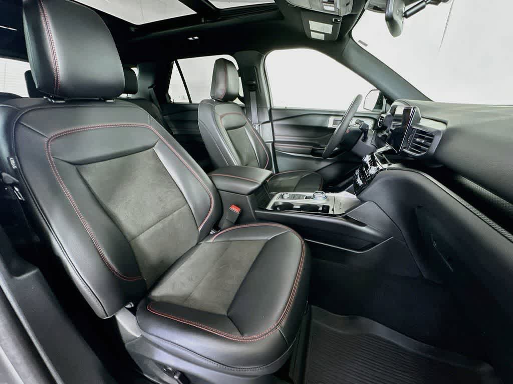 2024 Ford Explorer ST-Line