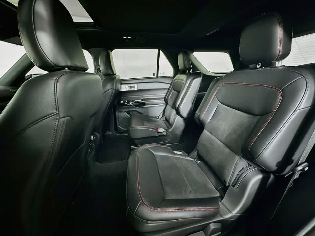 2024 Ford Explorer ST-Line