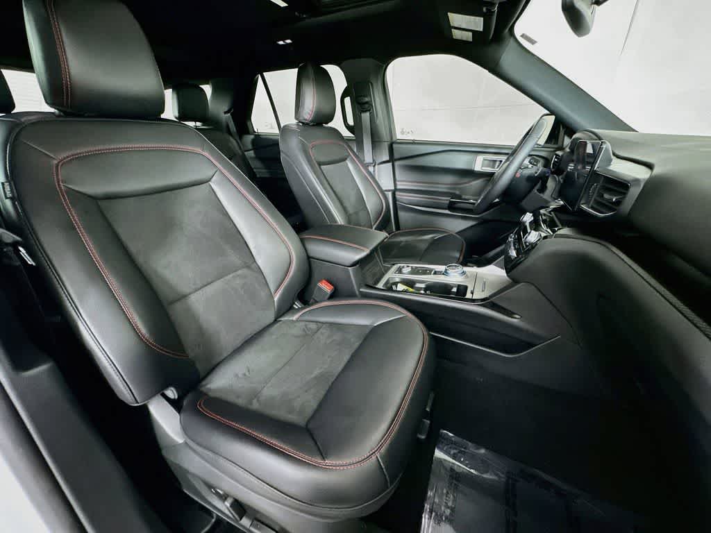 2024 Ford Explorer ST-Line