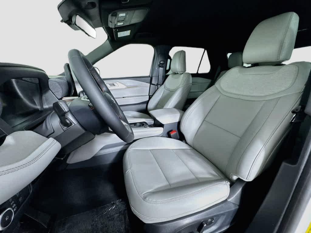 2027 Ford Explorer Active w/200A Pkg