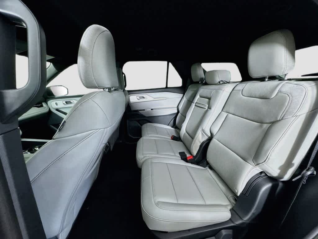 2027 Ford Explorer Active w/200A Pkg
