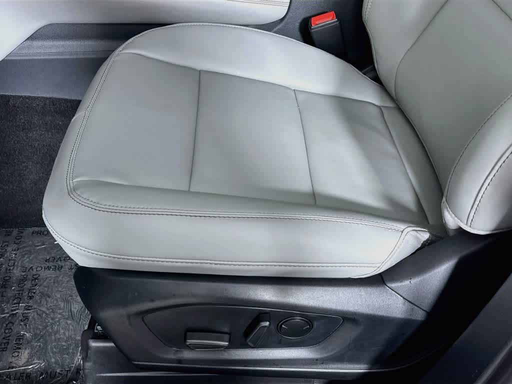 2027 Ford Explorer Active w/200A Pkg