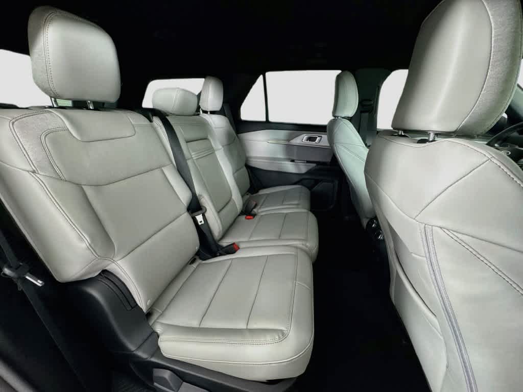2027 Ford Explorer Active w/200A Pkg