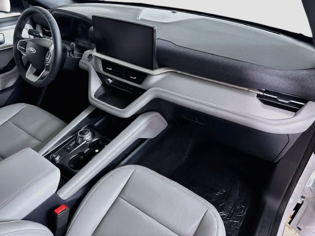 2027 Ford Explorer Active w/200A Pkg