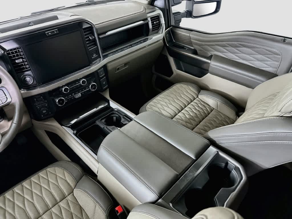 2027 Ford Super Duty F-250 SRW F-250® Platinum®