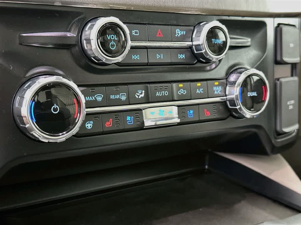 2027 Ford Super Duty F-250 SRW F-250® Platinum®