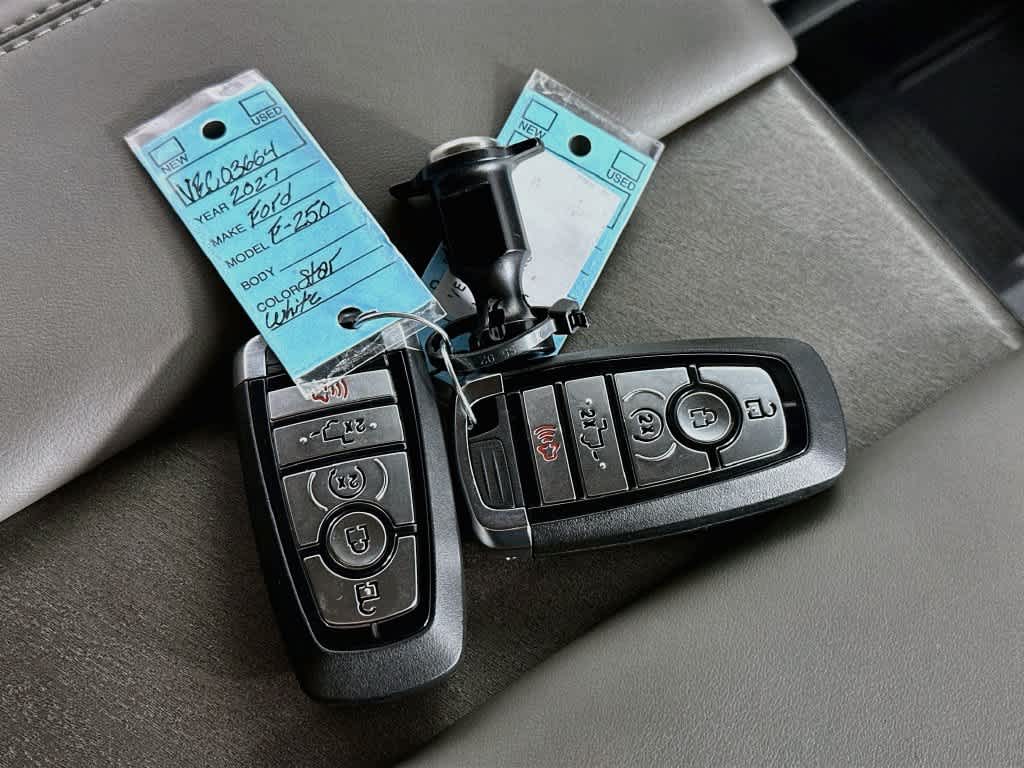 2027 Ford Super Duty F-250 SRW F-250® Platinum®
