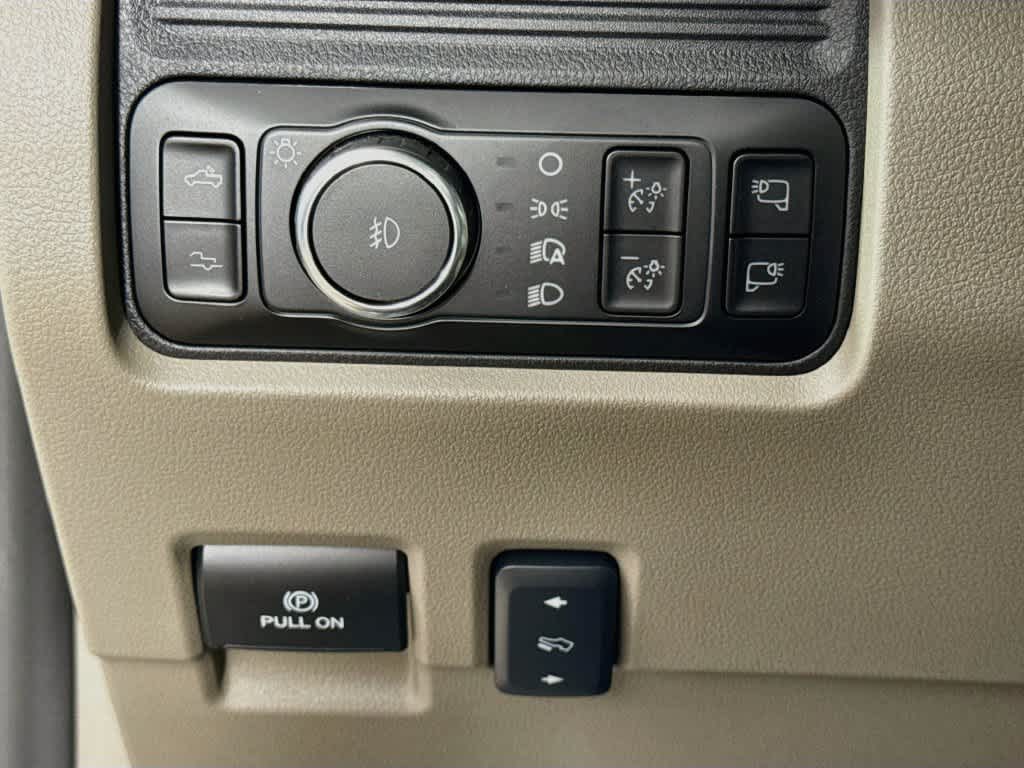 2027 Ford Super Duty F-250 SRW F-250® Platinum®
