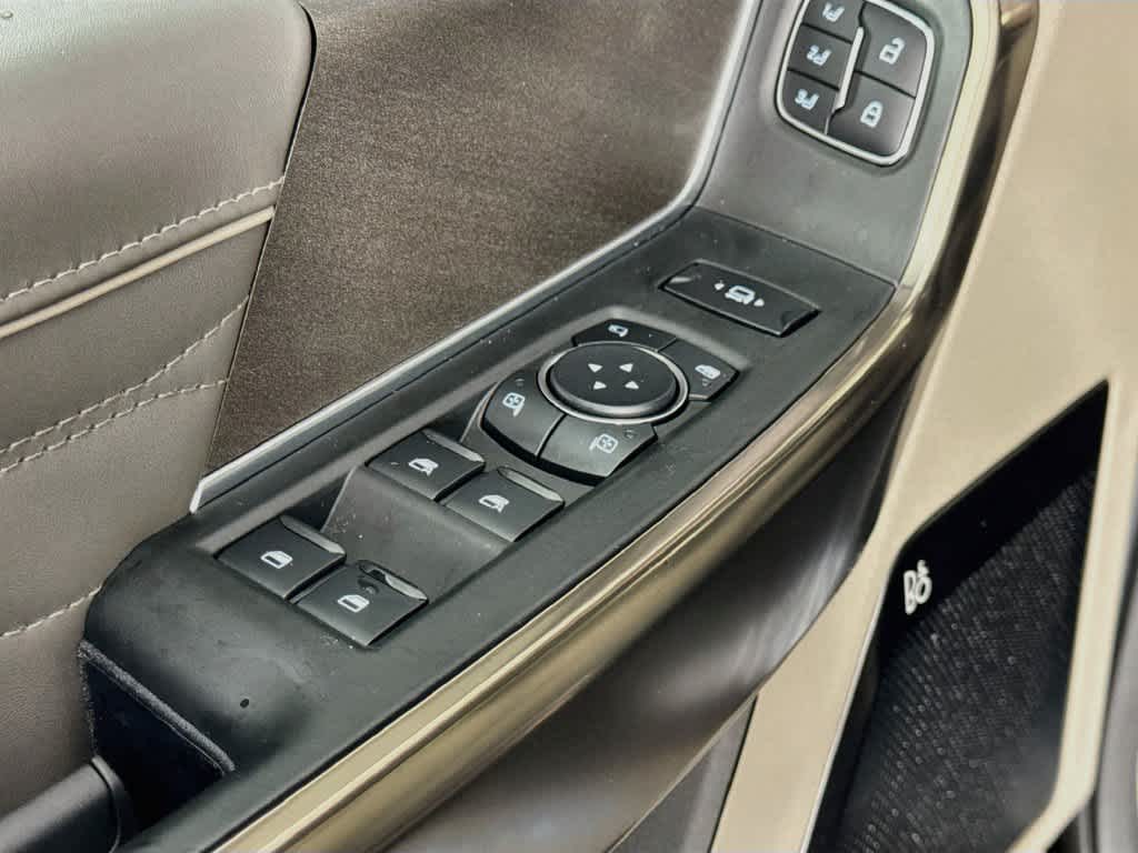 2027 Ford Super Duty F-250 SRW F-250® Platinum®