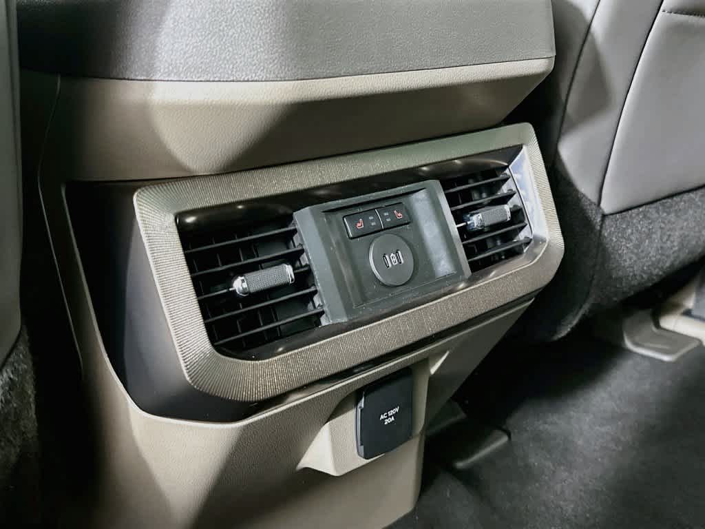2027 Ford Super Duty F-250 SRW F-250® Platinum®