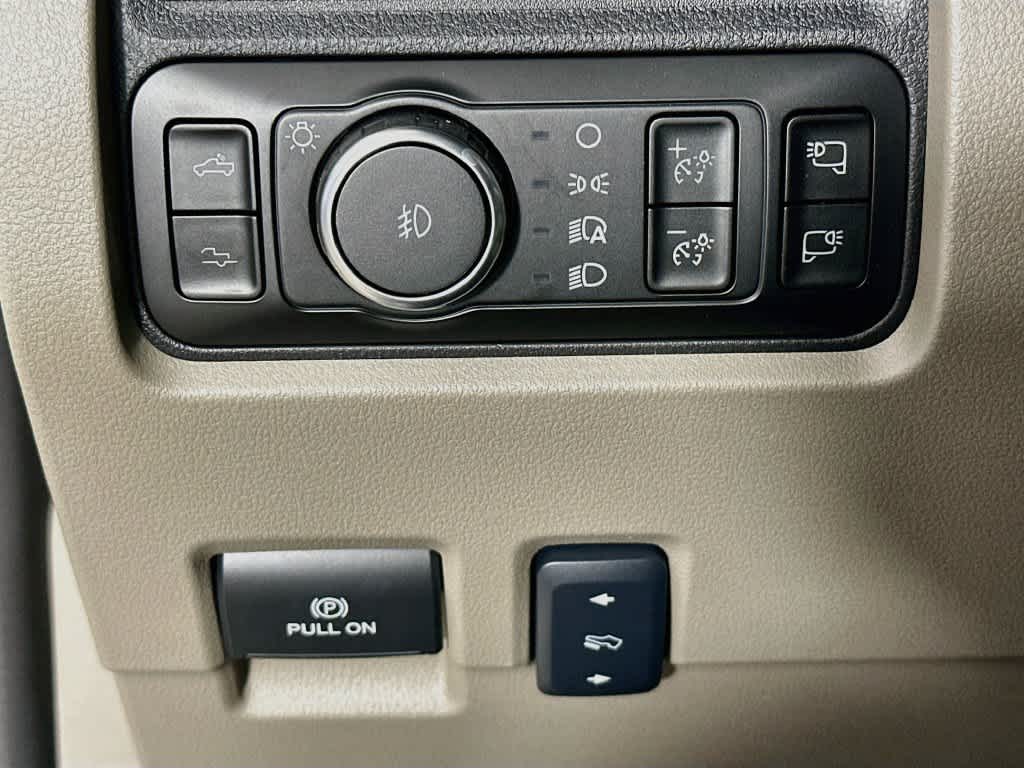 2027 Ford Super Duty F-250 SRW F-250® Platinum®