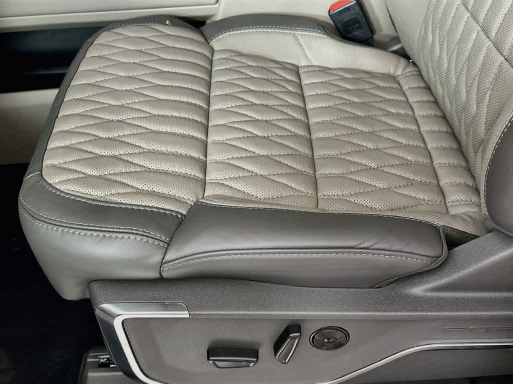 2027 Ford Super Duty F-250 SRW F-250® Platinum®