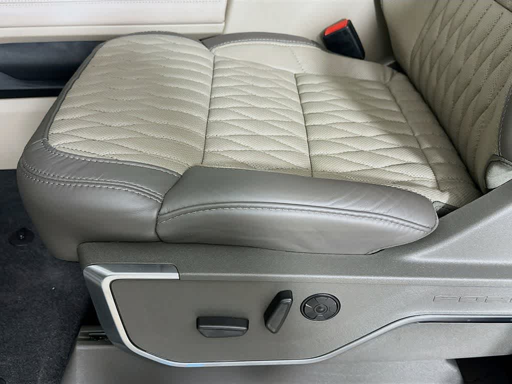 2026 Ford Super Duty F-350 DRW Pickup Platinum