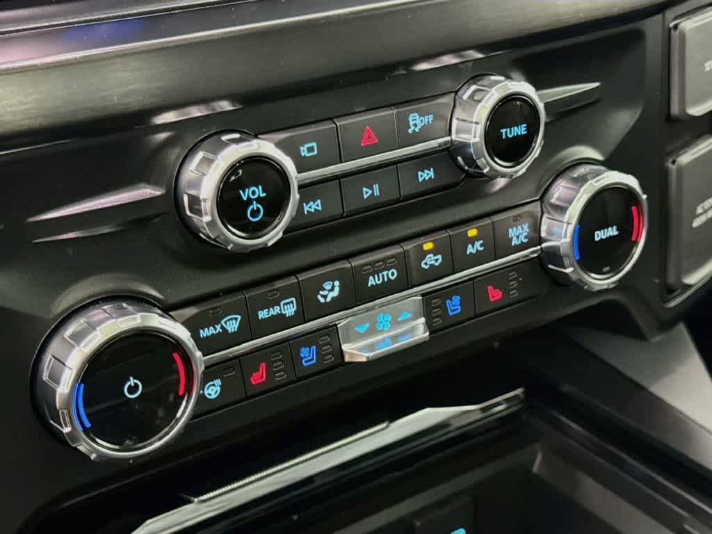2027 Ford Super Duty F-350 DRW Pickup LARIAT