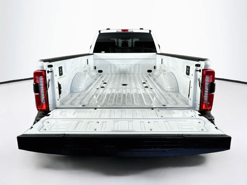2027 Ford Super Duty F-350 DRW Pickup LARIAT