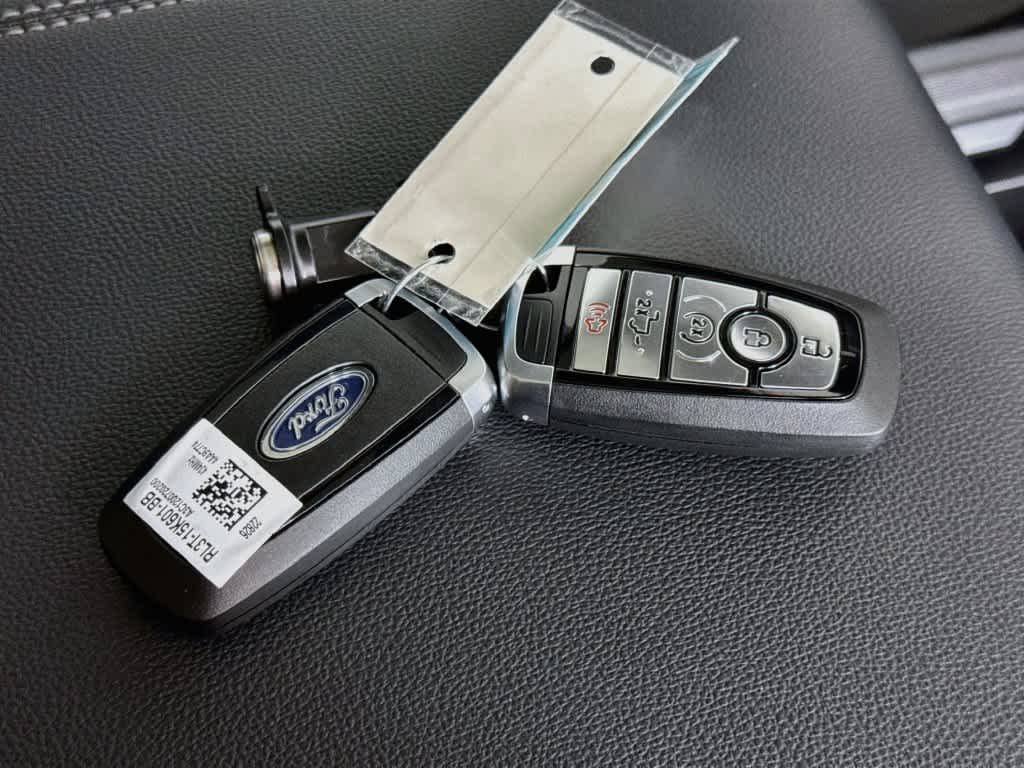 2027 Ford Super Duty F-350 DRW Pickup LARIAT