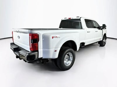2027 Ford Super Duty F-350 DRW Pickup LARIAT