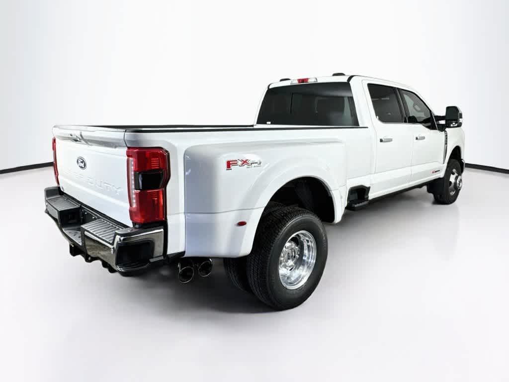 2027 Ford Super Duty F-350 DRW Pickup LARIAT
