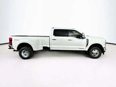 2027 Ford Super Duty F-350 DRW Pickup LARIAT