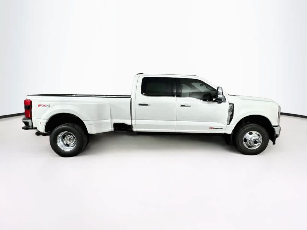 2027 Ford Super Duty F-350 DRW Pickup LARIAT
