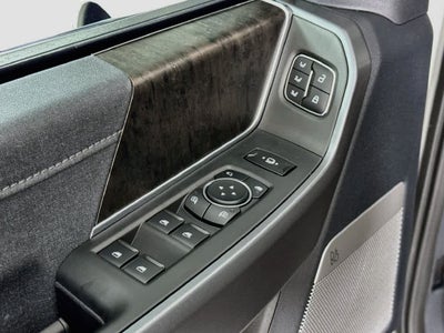 2027 Ford Super Duty F-350 DRW Pickup LARIAT