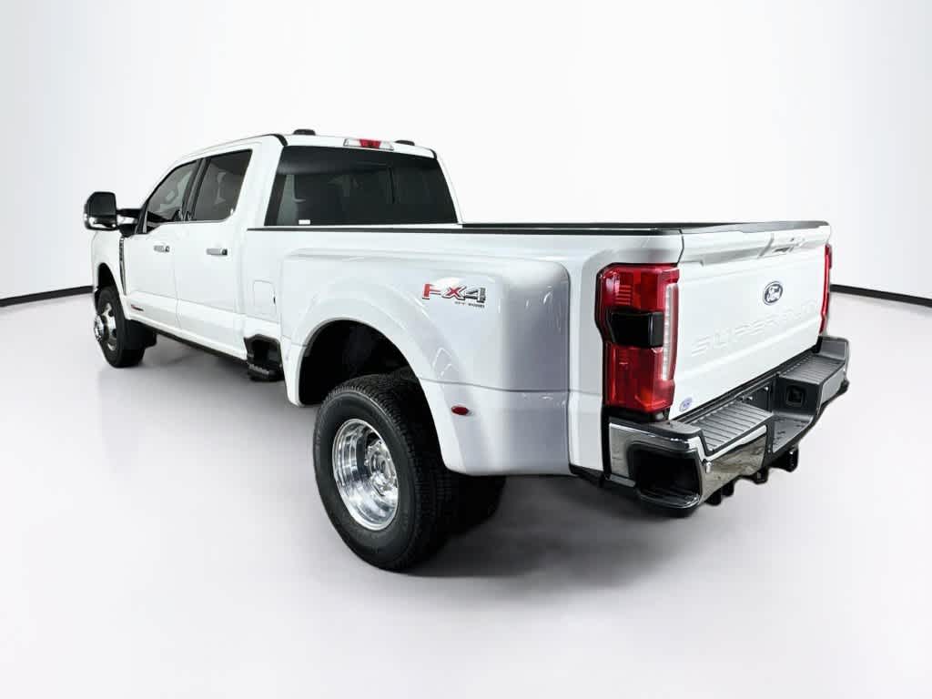 2027 Ford Super Duty F-350 DRW Pickup LARIAT