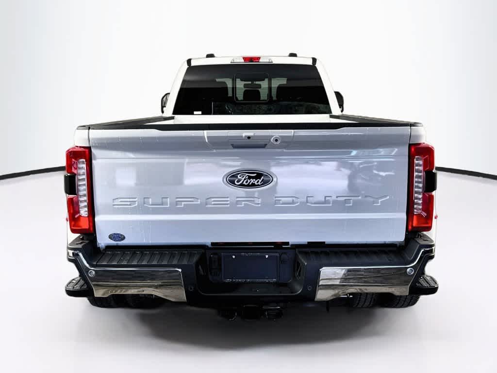 2027 Ford Super Duty F-350 DRW Pickup LARIAT
