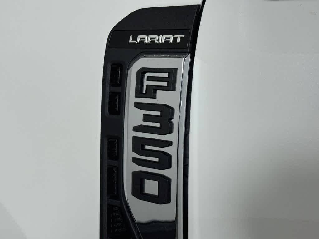 2027 Ford Super Duty F-350 DRW Pickup LARIAT