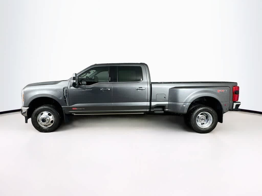 2026 Ford Super Duty F-350 DRW Pickup LARIAT
