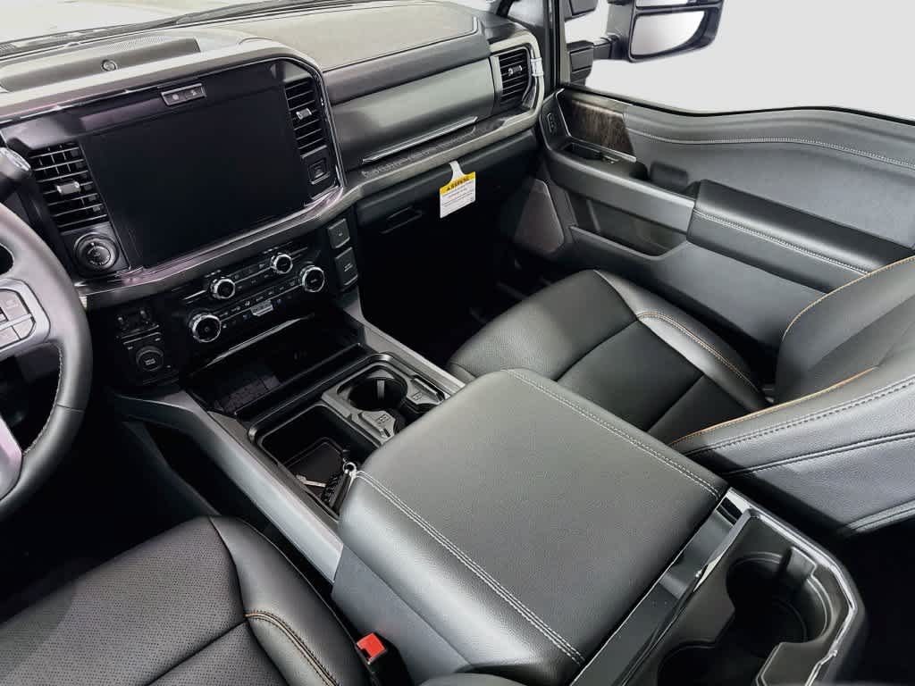 2027 Ford Super Duty F-350 DRW Pickup LARIAT
