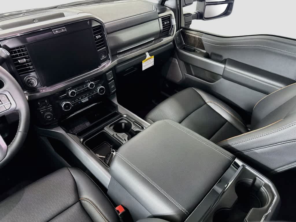 2027 Ford Super Duty F-350 DRW Pickup LARIAT