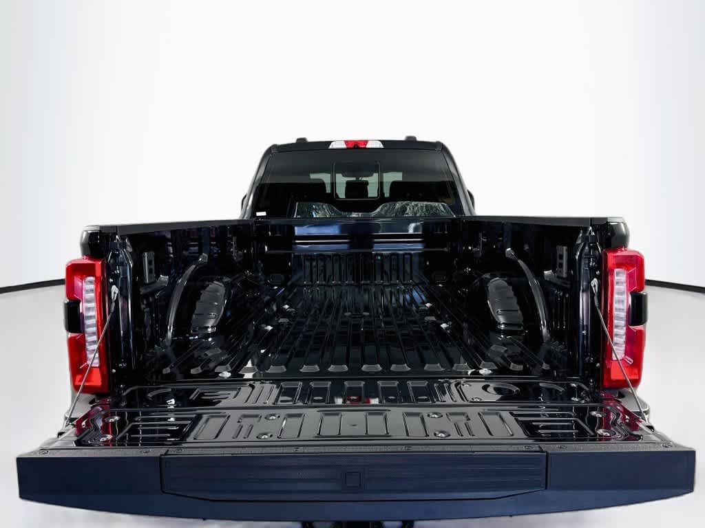 2027 Ford Super Duty F-350 DRW Pickup LARIAT