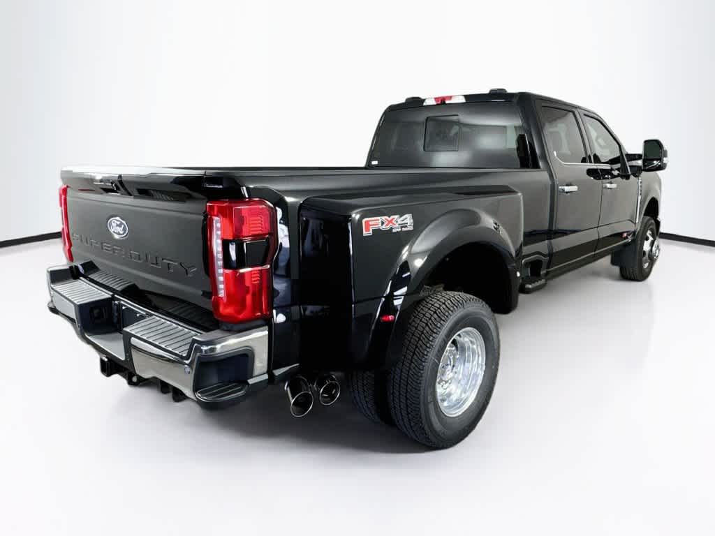 2027 Ford Super Duty F-350 DRW Pickup LARIAT
