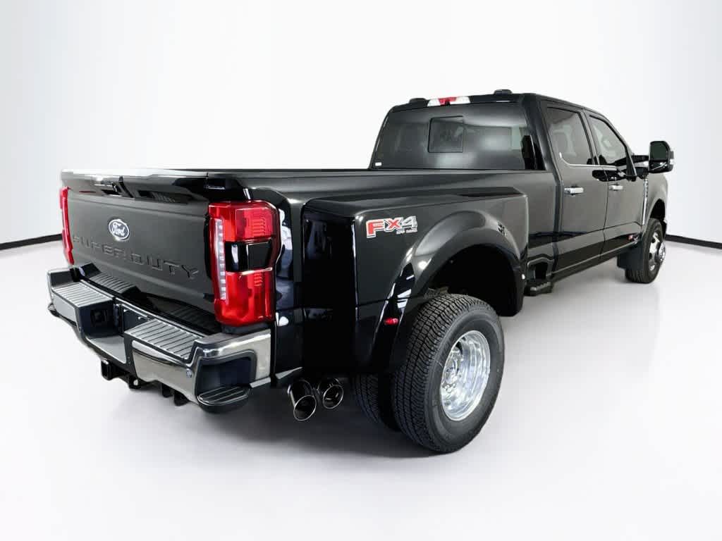 2027 Ford Super Duty F-350 DRW Pickup LARIAT