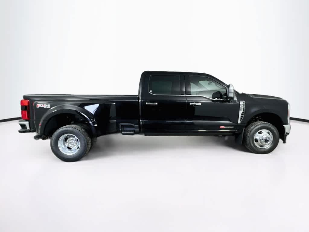 2027 Ford Super Duty F-350 DRW Pickup LARIAT