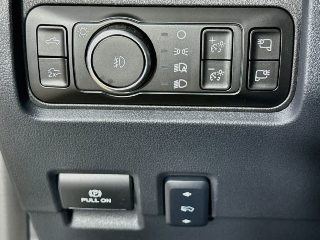 2027 Ford Super Duty F-350 DRW Pickup LARIAT