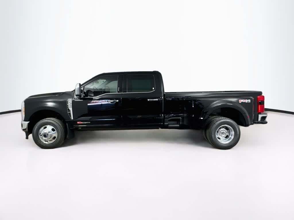 2027 Ford Super Duty F-350 DRW Pickup LARIAT
