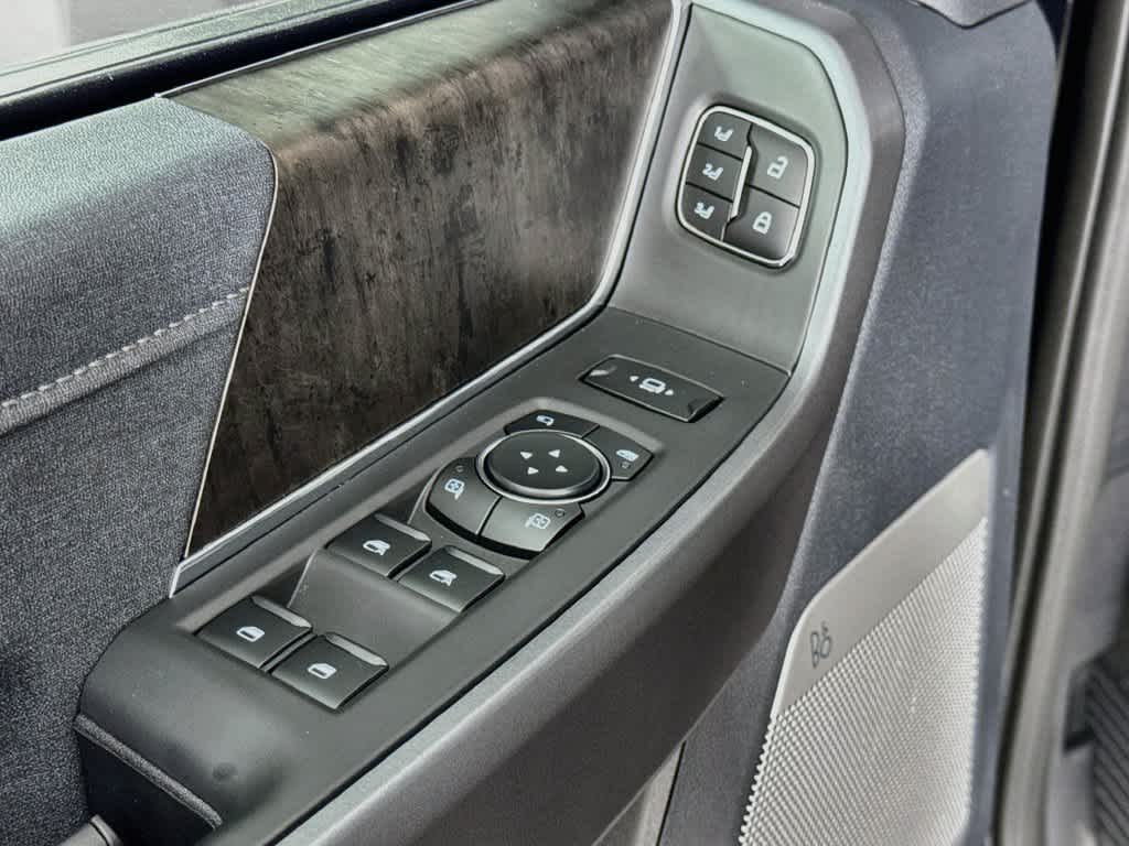 2027 Ford Super Duty F-350 DRW Pickup LARIAT