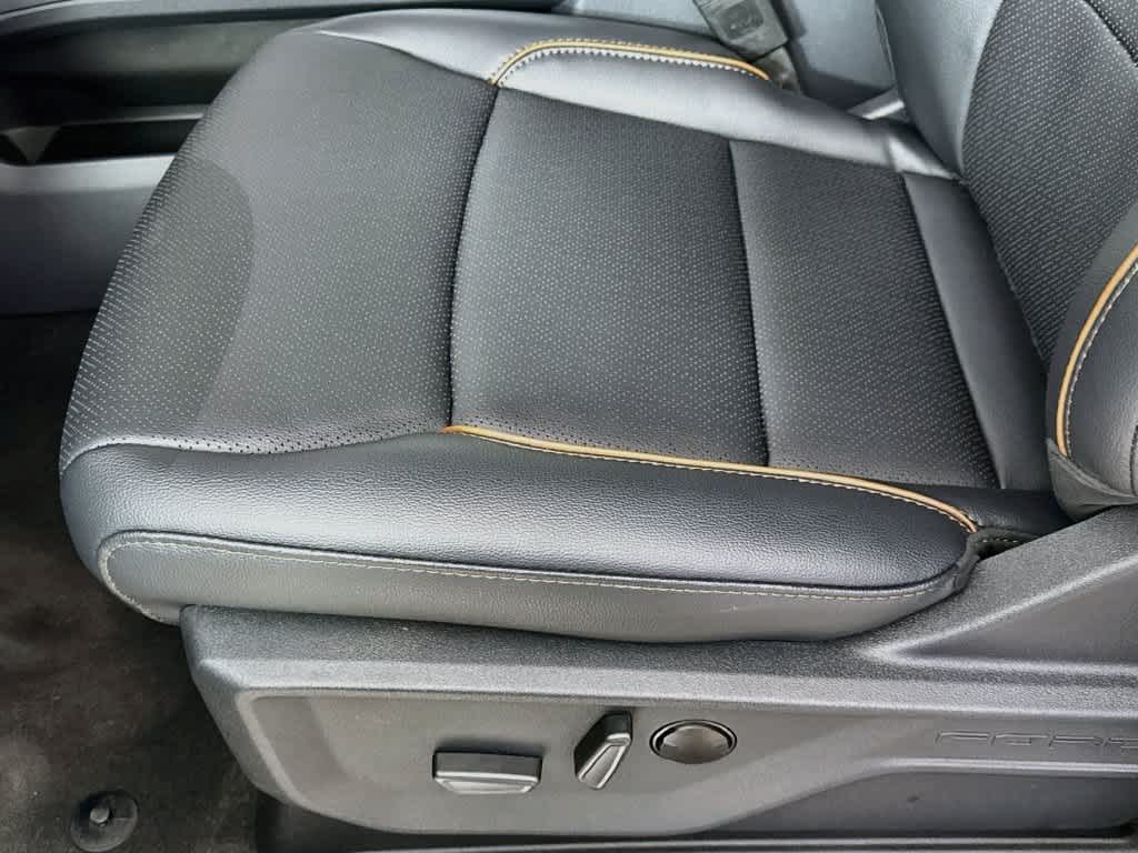 2027 Ford Super Duty F-350 DRW Pickup LARIAT