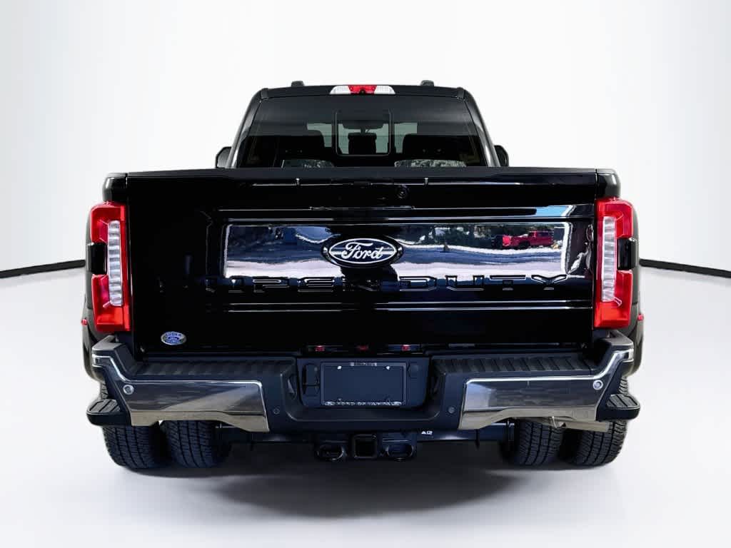 2027 Ford Super Duty F-350 DRW Pickup LARIAT