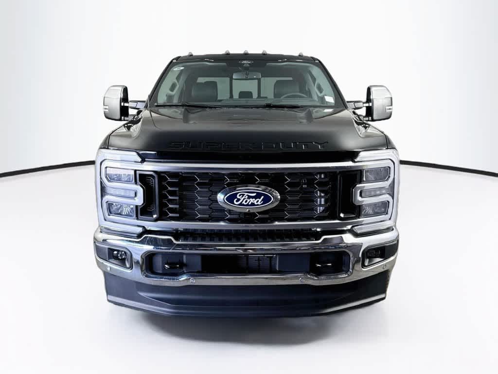 2027 Ford Super Duty F-350 DRW Pickup LARIAT