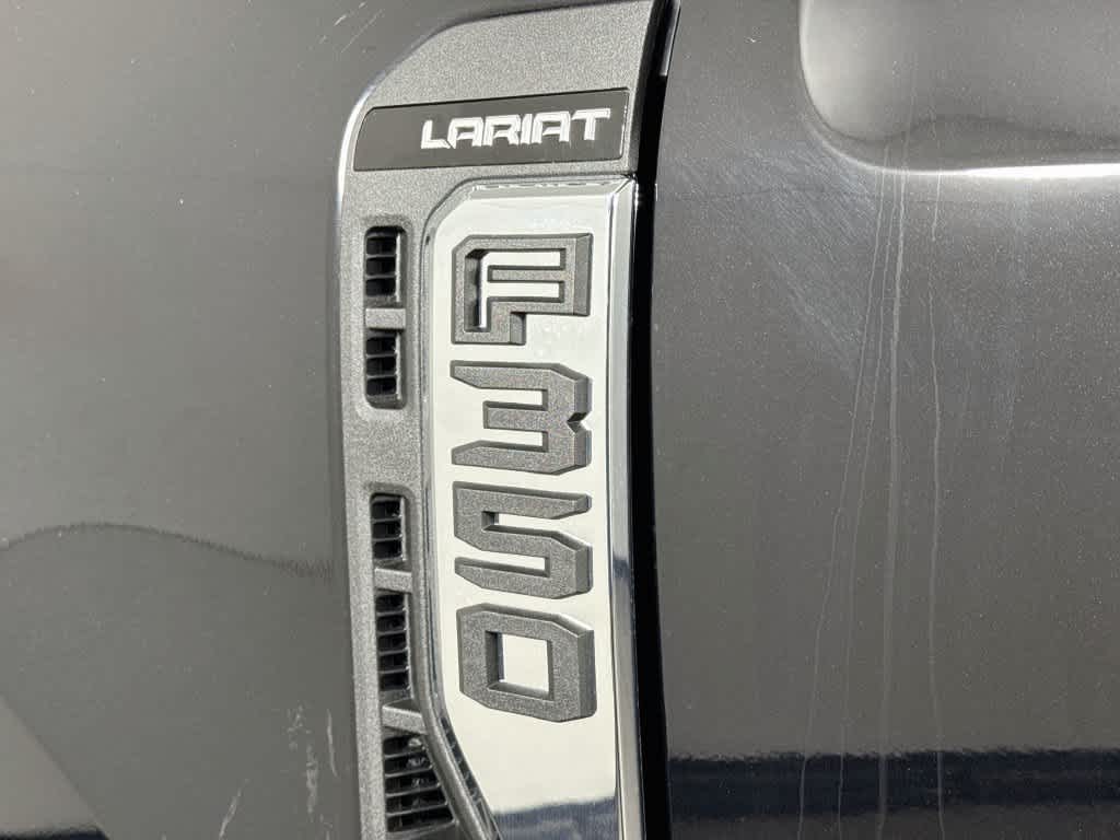 2027 Ford Super Duty F-350 DRW Pickup LARIAT
