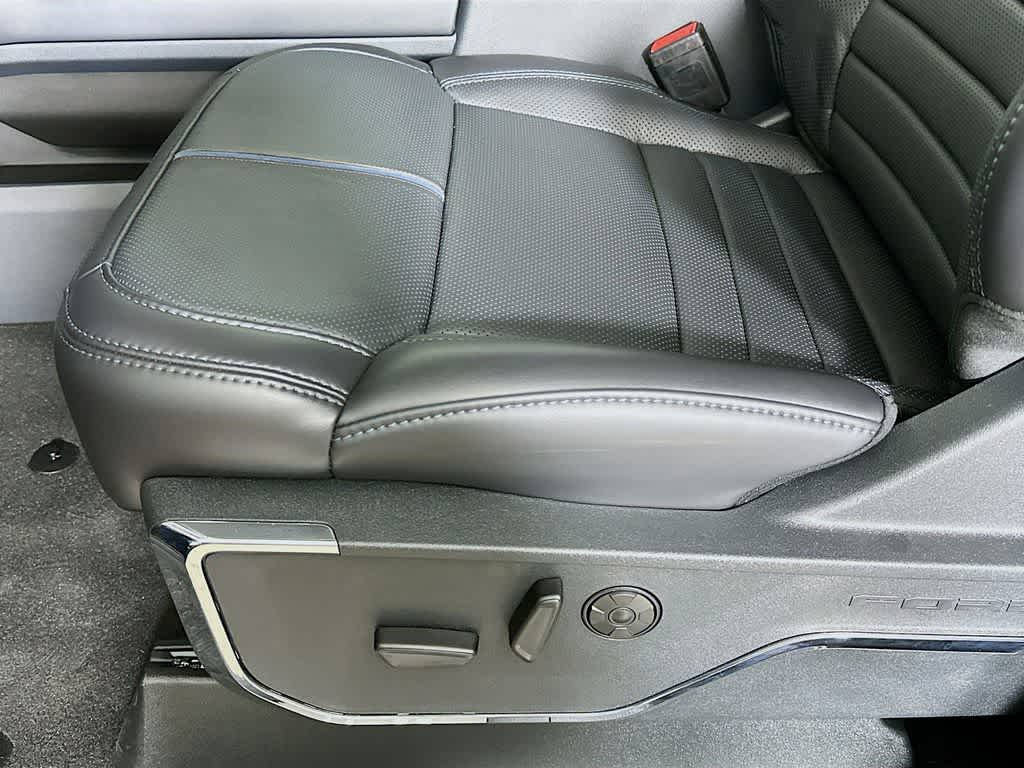 2026 Ford Super Duty F-350 DRW Pickup Platinum